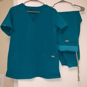 Figs teal scrubs set top is small / bottom is small petite